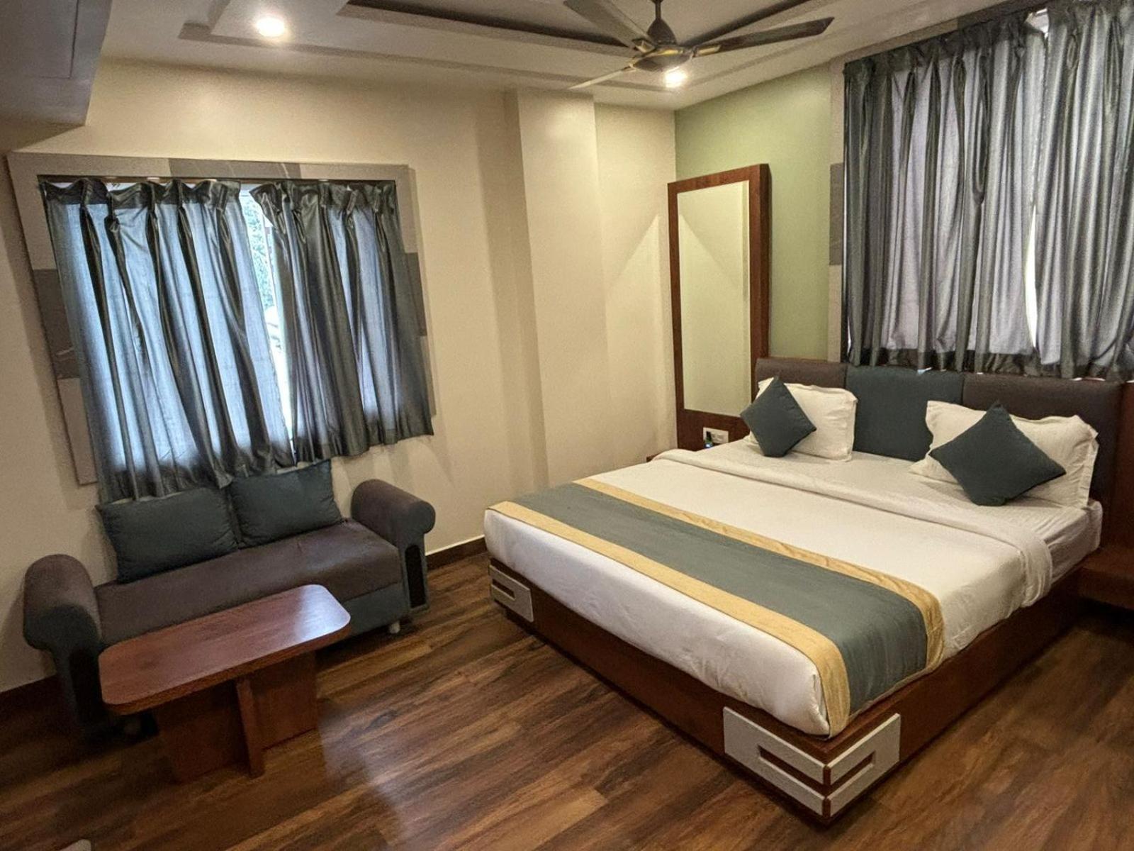 Hotel Omkareshwar Inn Deoghar Eksteriør billede