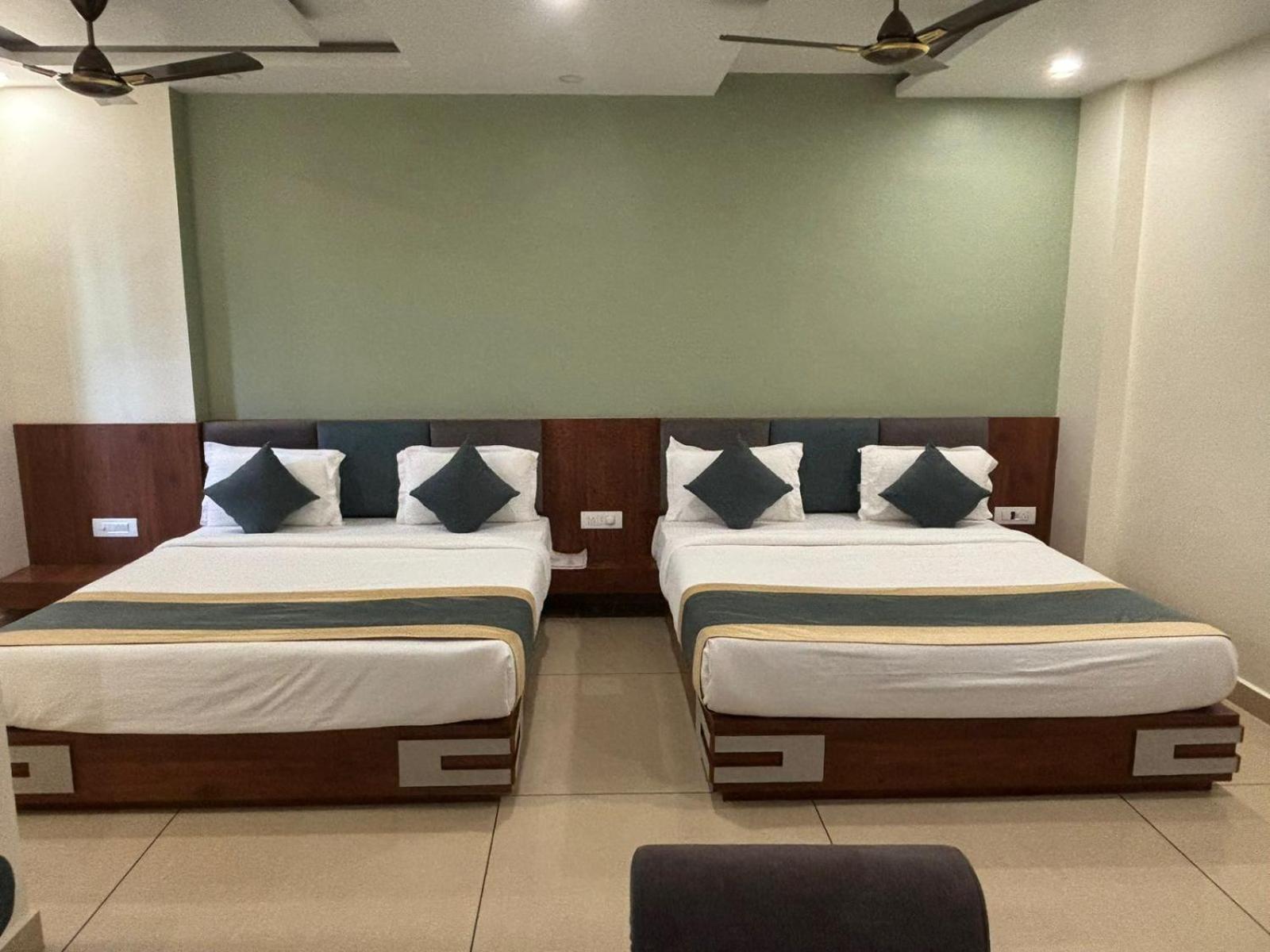 Hotel Omkareshwar Inn Deoghar Eksteriør billede
