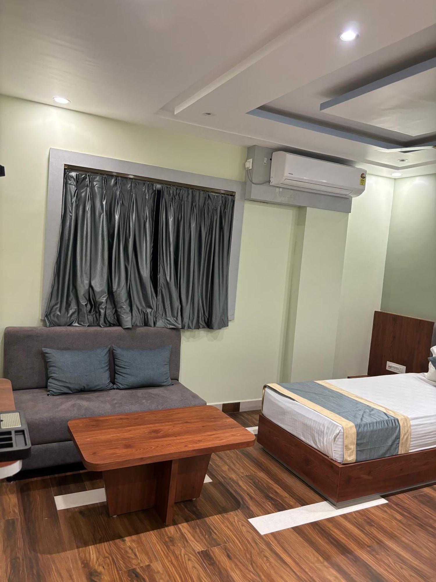 Hotel Omkareshwar Inn Deoghar Eksteriør billede