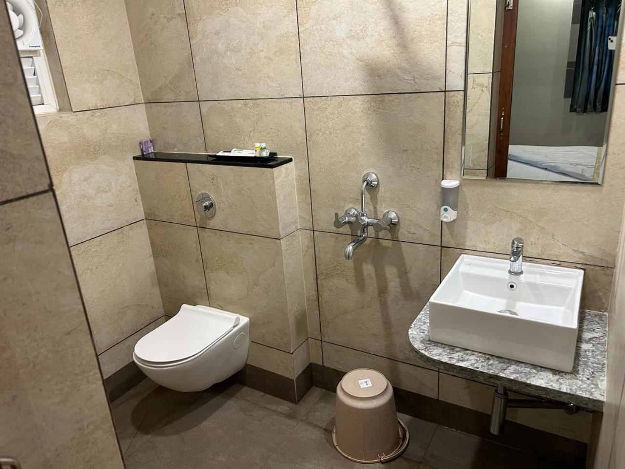 Hotel Omkareshwar Inn Deoghar Eksteriør billede