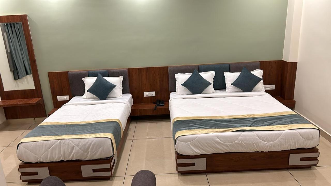 Hotel Omkareshwar Inn Deoghar Eksteriør billede