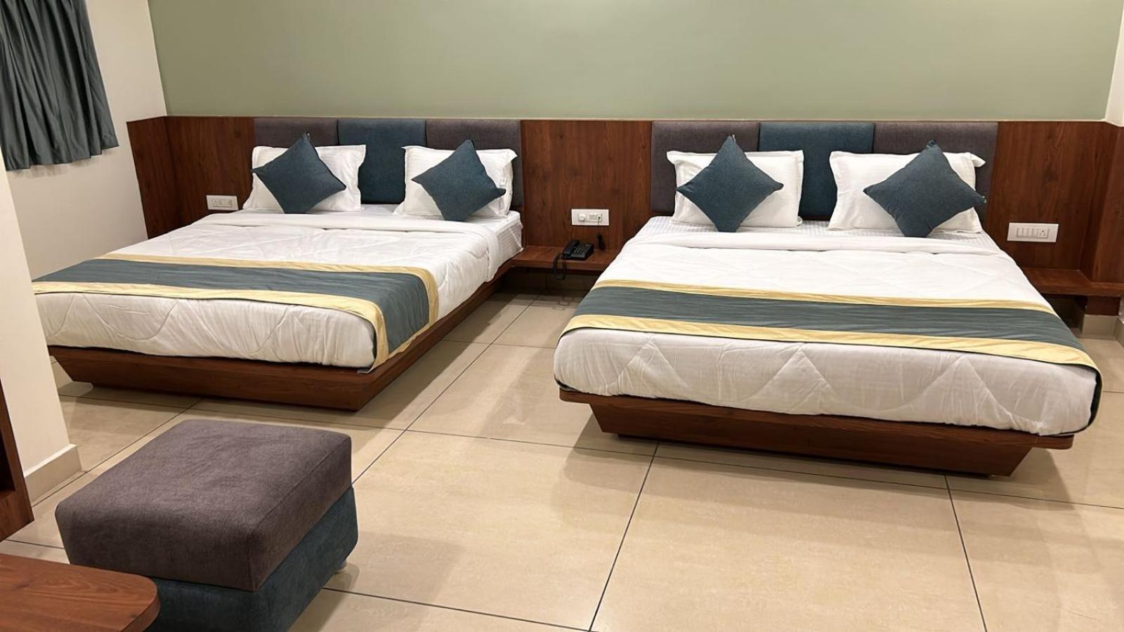 Hotel Omkareshwar Inn Deoghar Eksteriør billede