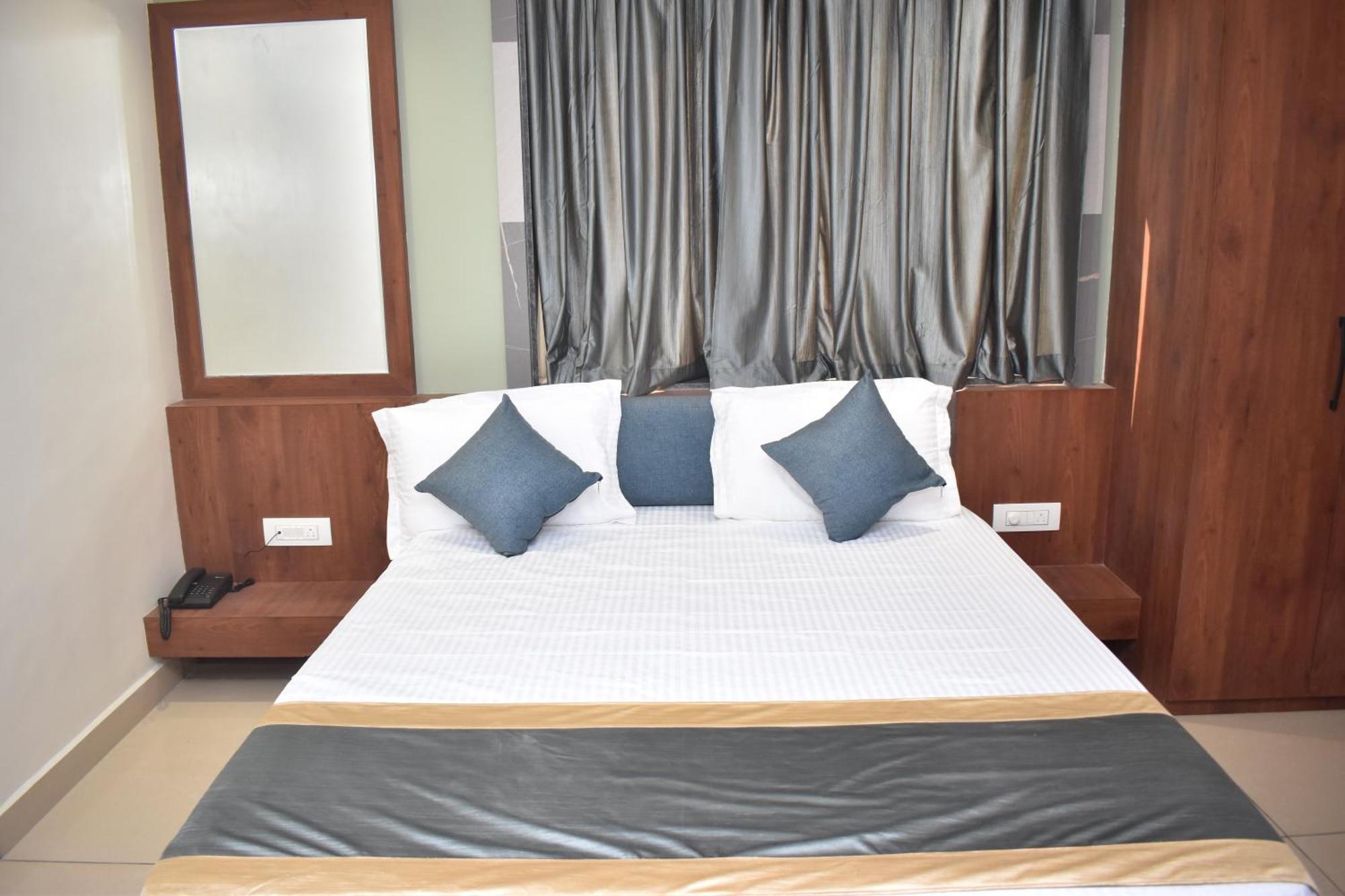 Hotel Omkareshwar Inn Deoghar Eksteriør billede